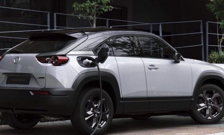 Mazda MX-30 2022: Explicación de las opciones de carga pública y doméstica