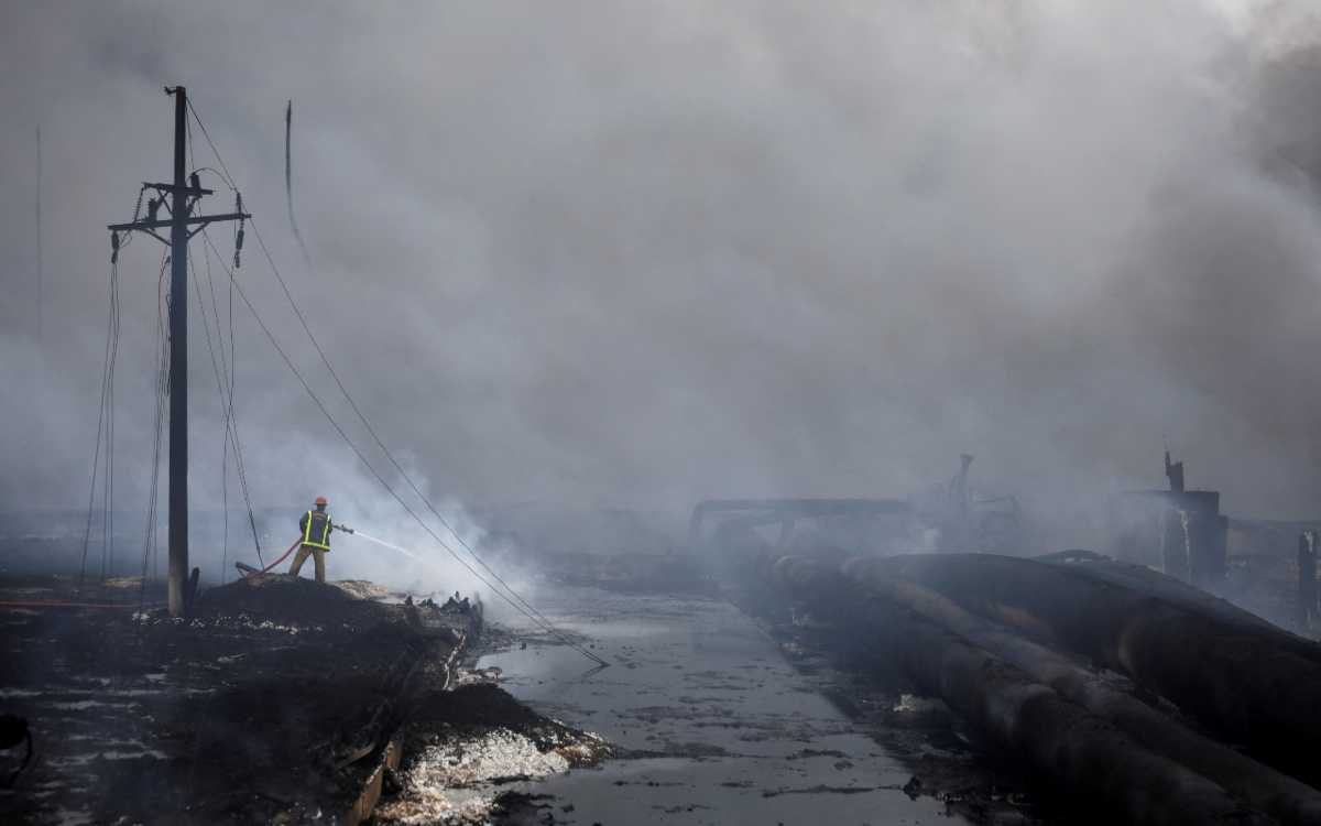 Mejoran condiciones para combatir incendio en Matanzas, Cuba