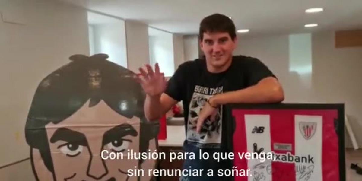 Mikel San José cuelga las botas de una forma muy original