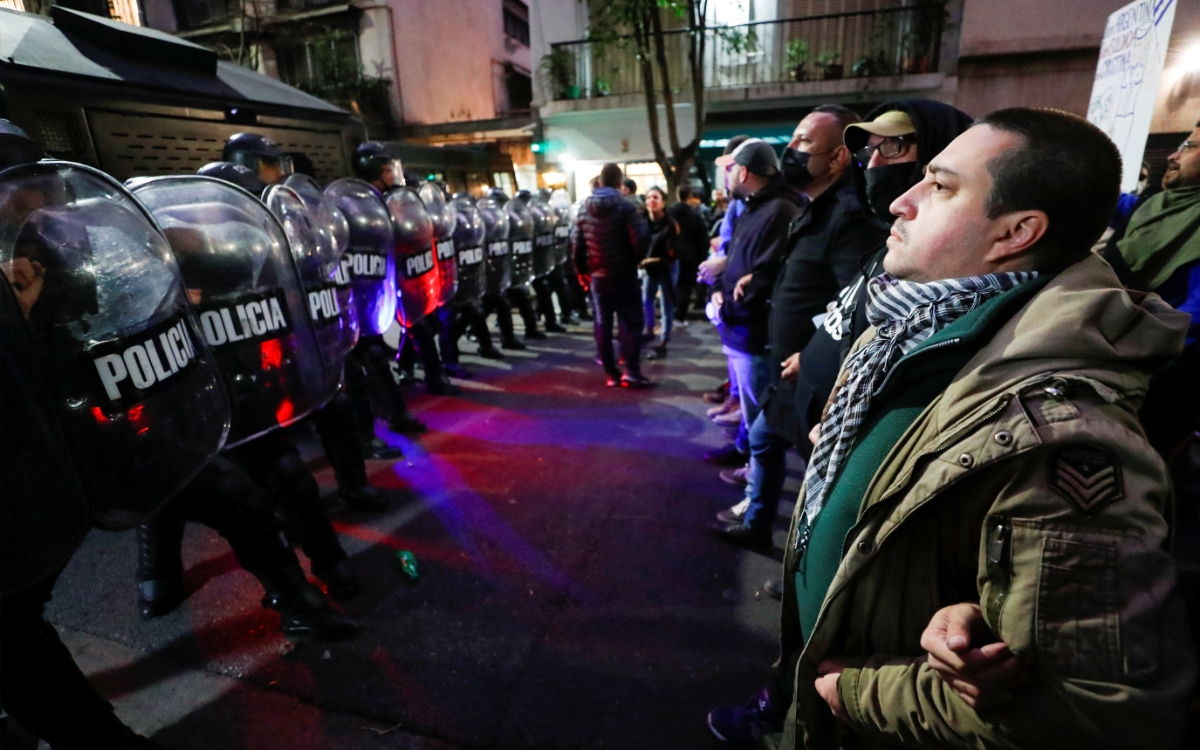 Miles inundan las calles en apoyo a vicepresidenta argentina Cristina Kirchner