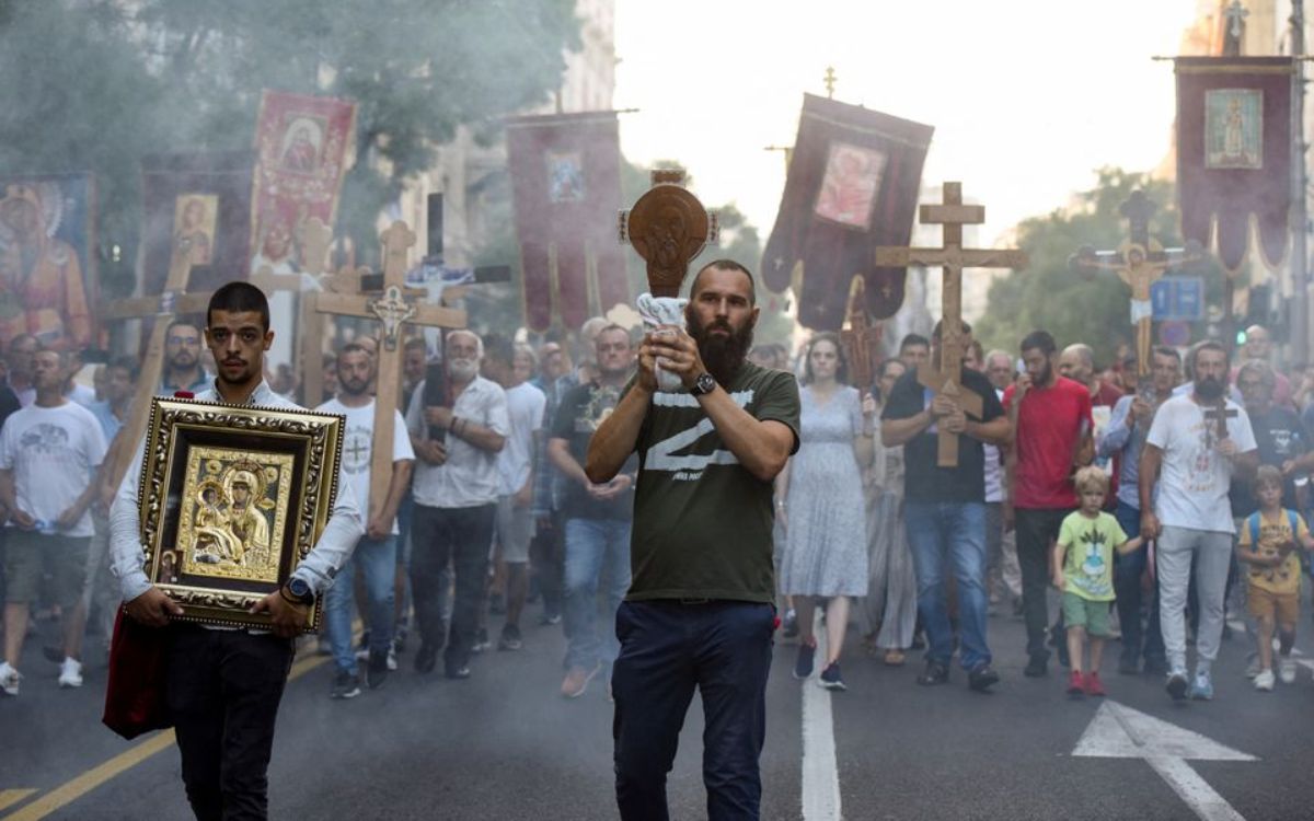 Miles marchan contra evento del orgullo gay ‘Euro Pride’ en Serbia