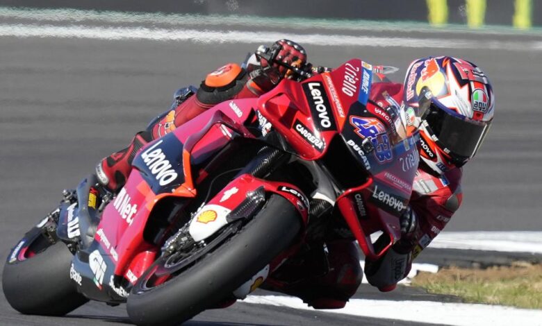 Miller marca el mejor crono en los primeros libres, con Aleix lejos de la cabeza