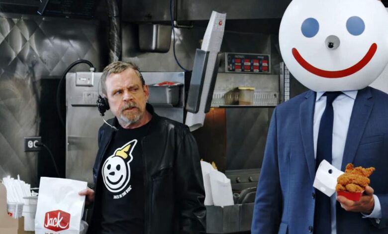 Mira a Mark Hamill sorprender a los clientes de Jack in the Box en el Drive-Thru