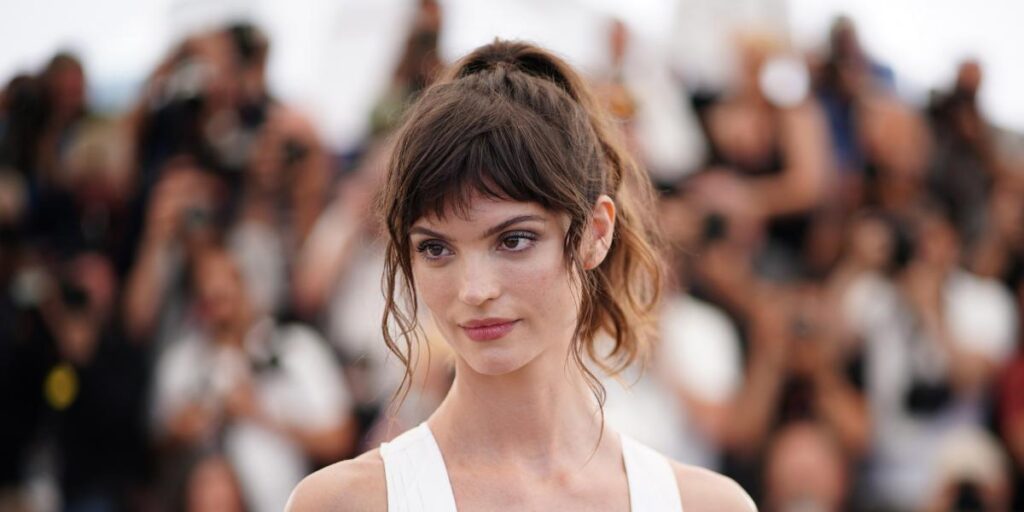 Muere la actriz Charlbi Dean, protagonista de la última Palma de Oro