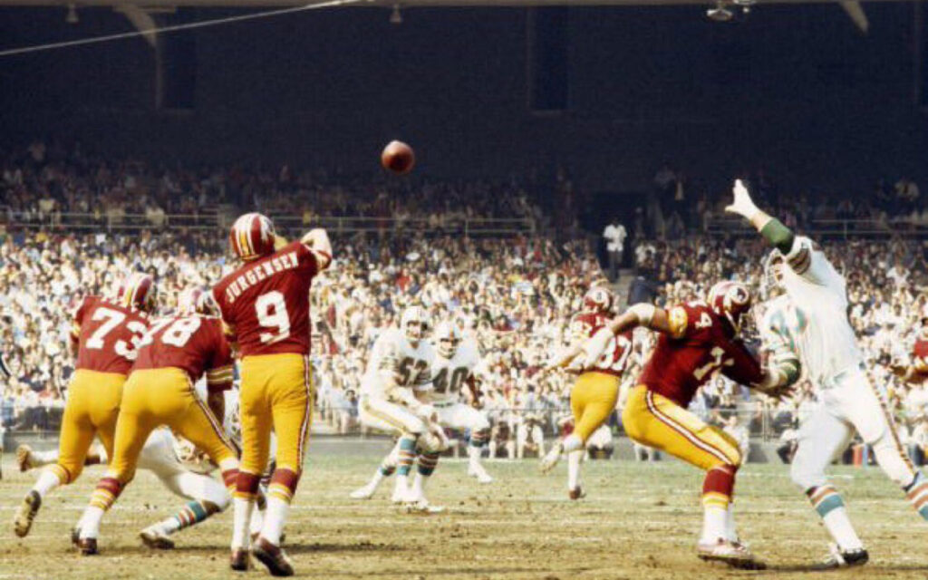 NFL: Retiran el 9 de Sonny Jurgensen III, mítico QB de Washington | Video