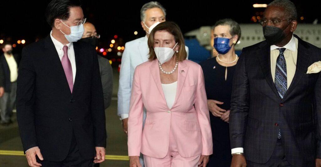 Nancy Pelosi llega a Taiwán y aumenta las tensiones con China: actualizaciones en vivo