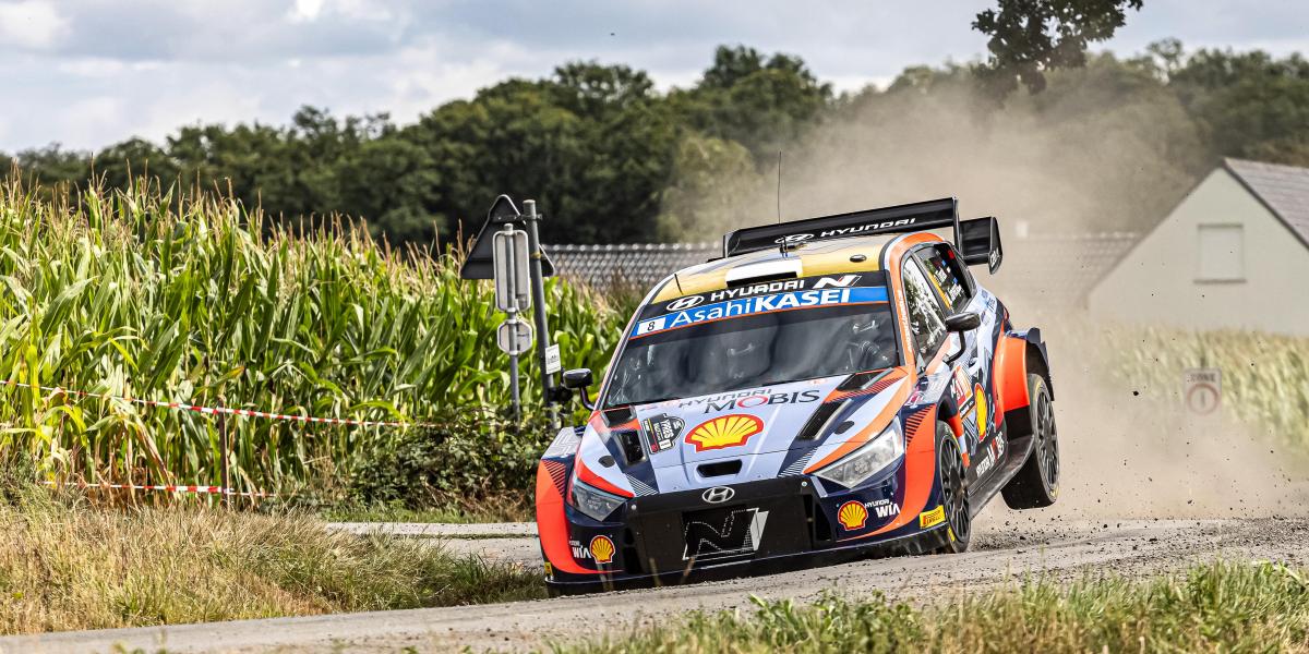 Neuville se deja el liderato en la cuneta belga y Tänak coge el testigo