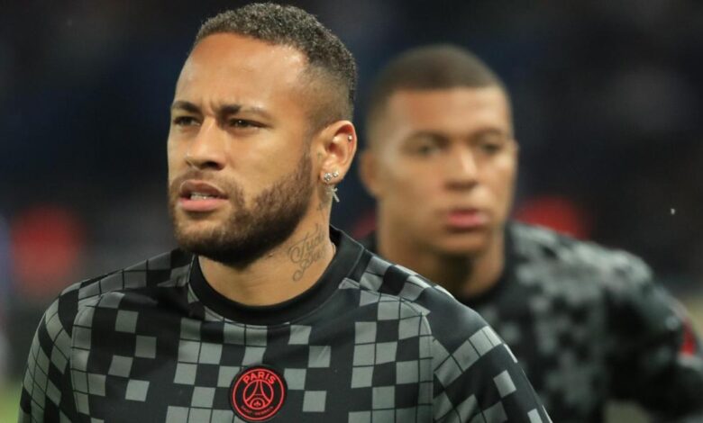 Neymar utiliza Twitter para reclamar más galones