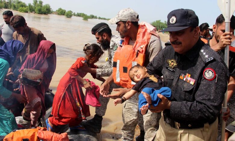 Pakistán golpeado por inundaciones mortales de 'proporciones épicas'
