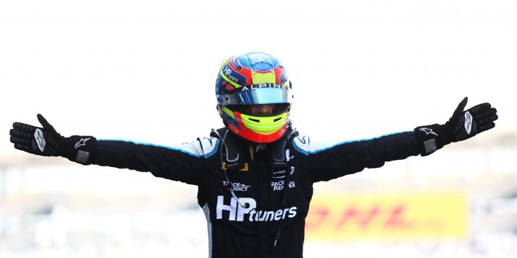 Piastri desmiente a Alpine y niega que vaya a correr con ellos en 2023