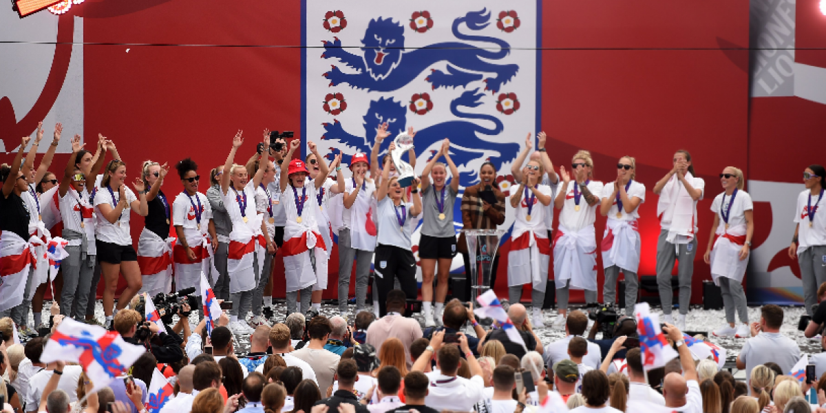 Polémica con la celebración de Inglaterra: no les han puesto bus para una rúa