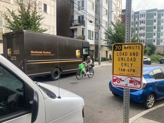 Populus combatirá el caos de estacionamiento en la acera con millones en nuevos fondos