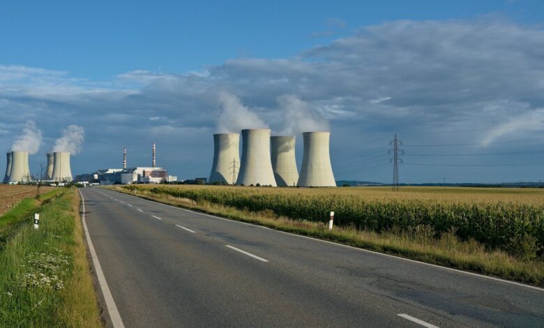 Por qué el mundo debería usar más energía nuclear (y por qué no)