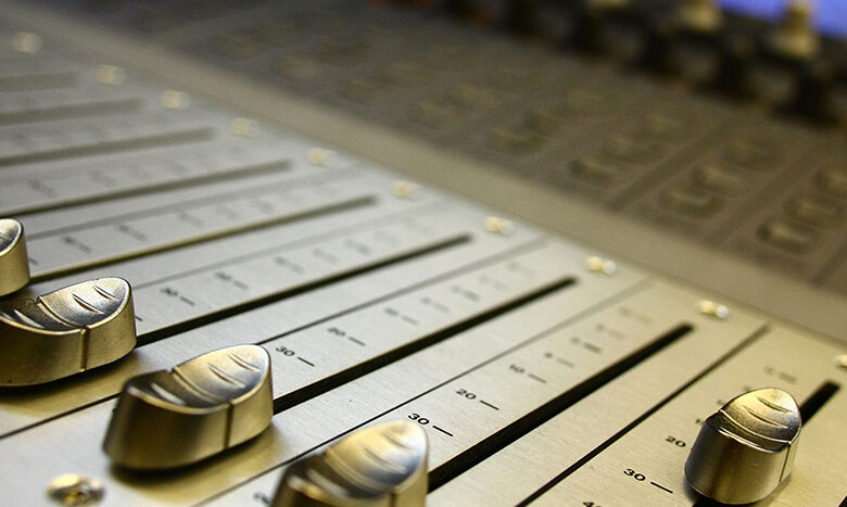 Radiodifusores quieren autorregularse: Irene Levy; LFTyR del 2014 da piso disparejo a radio y TV: CIRT