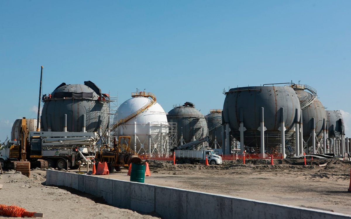 Refinería Dos Bocas pide cerca de 6, 500 mdd más al Gobierno para cubrir obras no contempladas inicialmente: Reuters