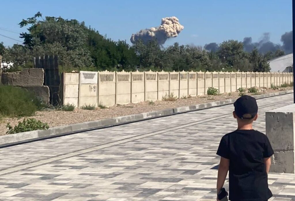 Reportan fuertes explosiones cerca de una base aérea militar rusa en Crimea