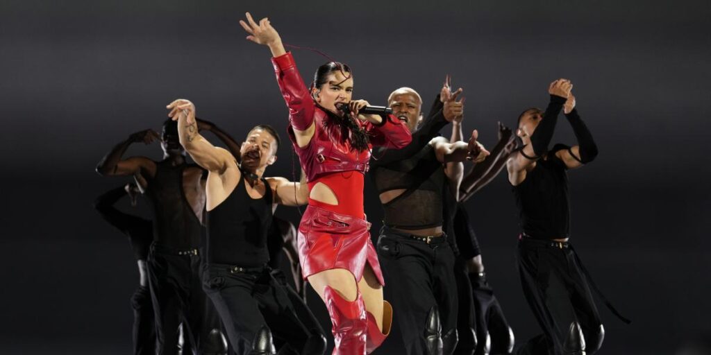 Rosalía incendia las redes tras mandar un mensaje a Bolsonaro en su último concierto en Brasil