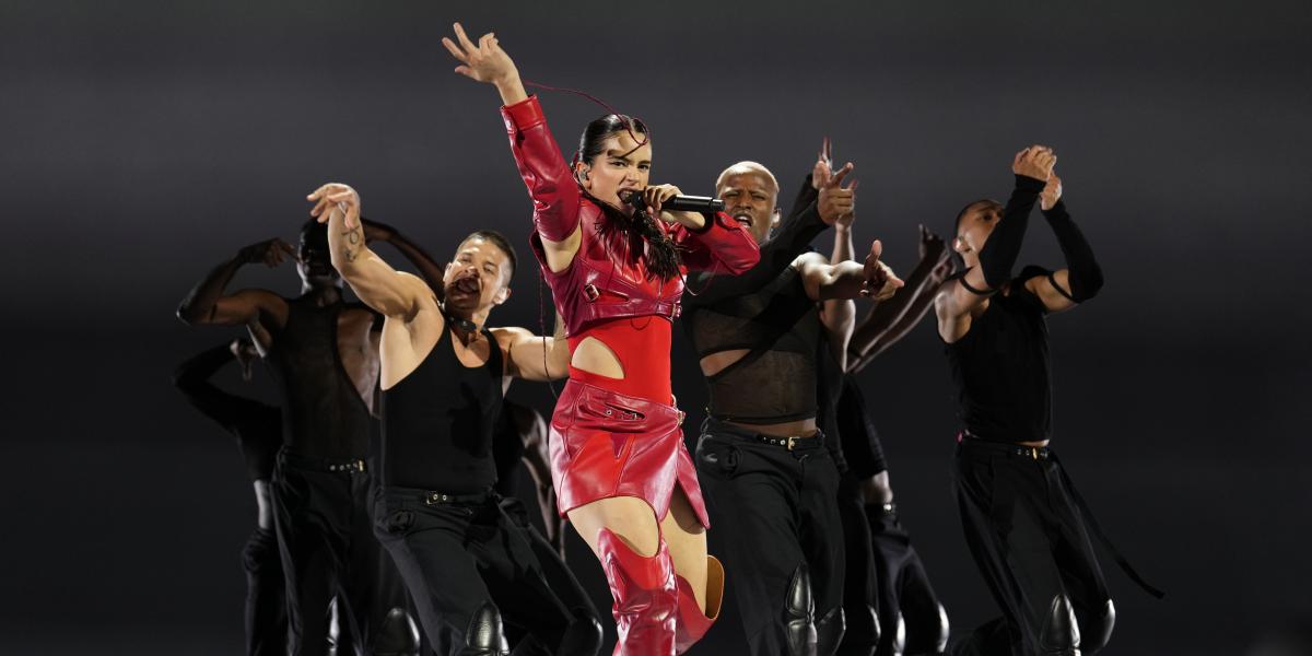 Rosalía incendia las redes tras mandar un mensaje a Bolsonaro en su último concierto en Brasil