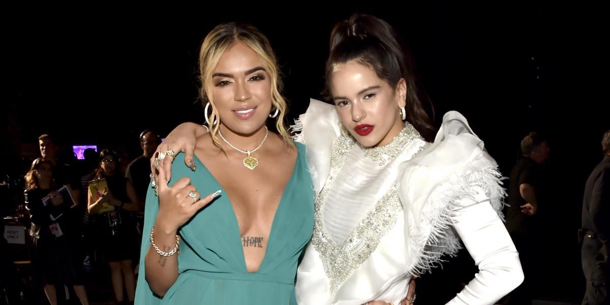 Rosalía y Karol G lucen el mismo color de pelo y sus fans abren debate en las redes