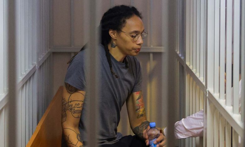 Rusia condena a 9 años de prisión a basquetbolista estadounidense Brittney Griner por llevar aceite de cannabis