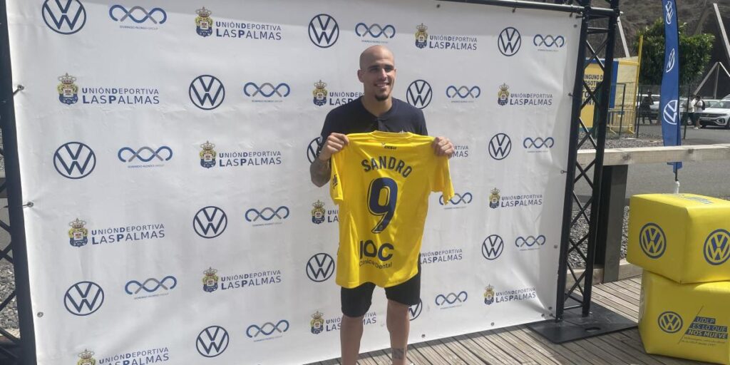 Sandro vuelve a sonreír vestido de amarillo: "Estoy cumpliendo un sueño"
