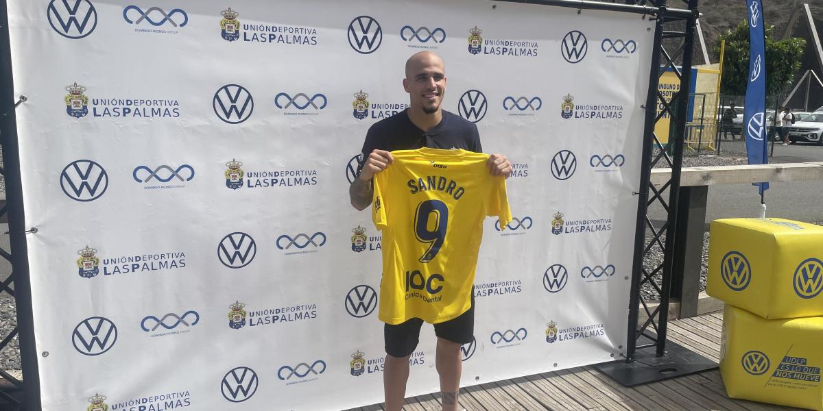 Sandro vuelve a sonreír vestido de amarillo: "Estoy cumpliendo un sueño"