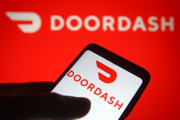 Los piratas informáticos acceden a los datos de DoorDash, T-Mobile se asocia con SpaceX y eBay compra TCGplayer
