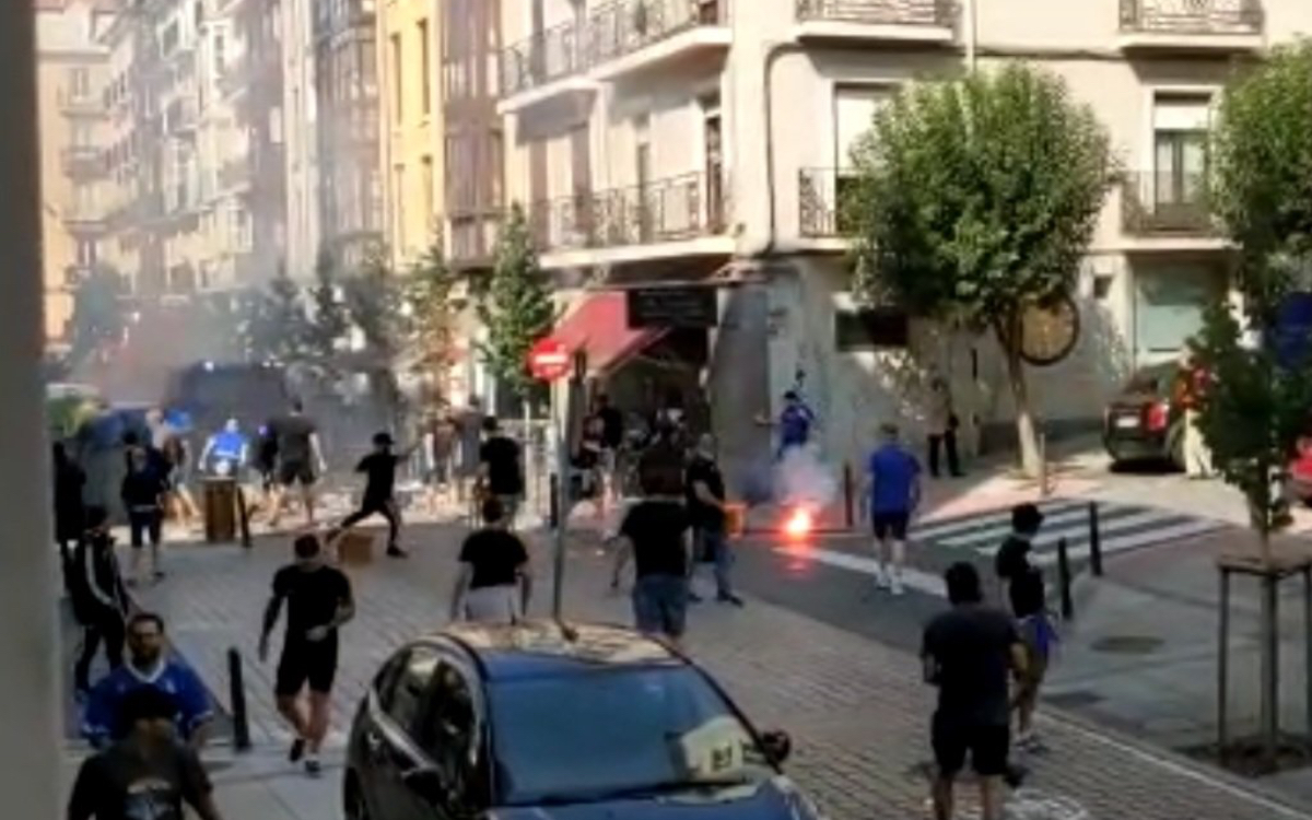 Se lían a golpes aficionados de Real Oviedo y Racing de Santander| Video