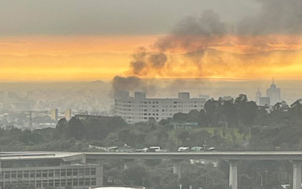 Se registra incendio en Santa Fe al tratar de desalojar un predio; vecinos bloquean la zona
