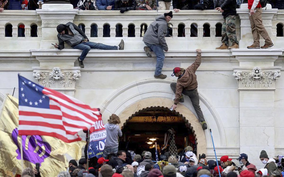 Sentencian en Texas a hombre por asalto al Capitolio; más de 7 años de cárcel para el acusado