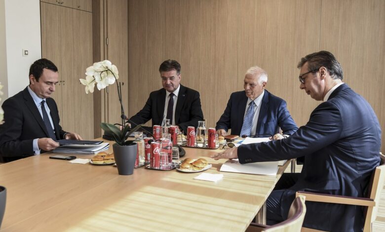 Serbia y Kosovo llegan a un acuerdo para resolver su conflicto por la crisis de las matrículas