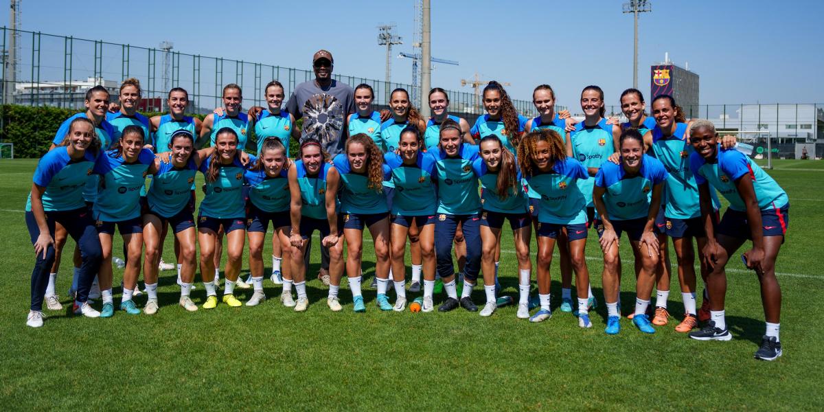 Serge Ibaka visita al Barça femenino