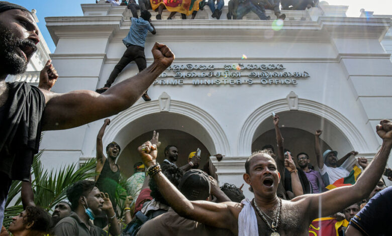 Sri Lanka ataca a organizadores de protestas que derrocaron al presidente