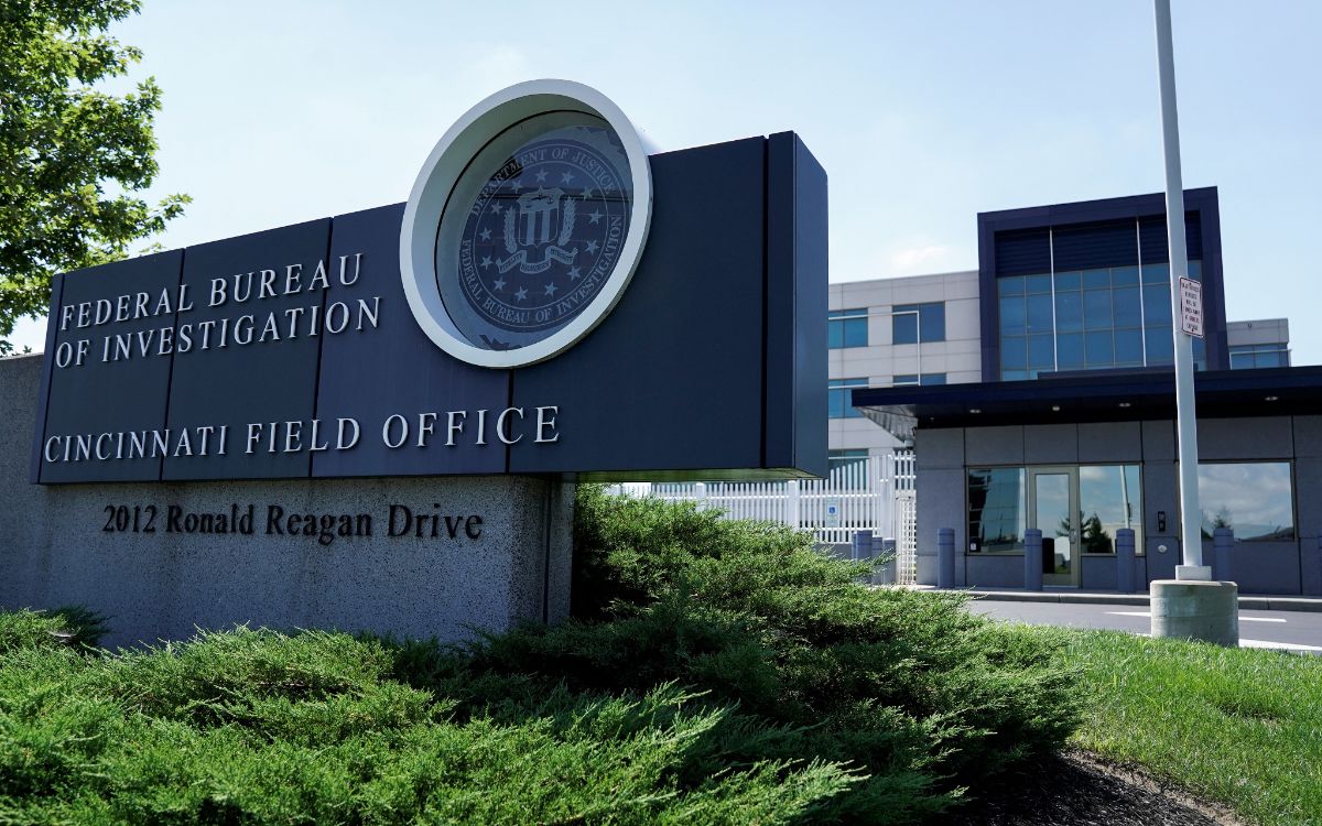 Sujeto armado intenta ingresar a oficinas del FBI en Cincinnati, EU