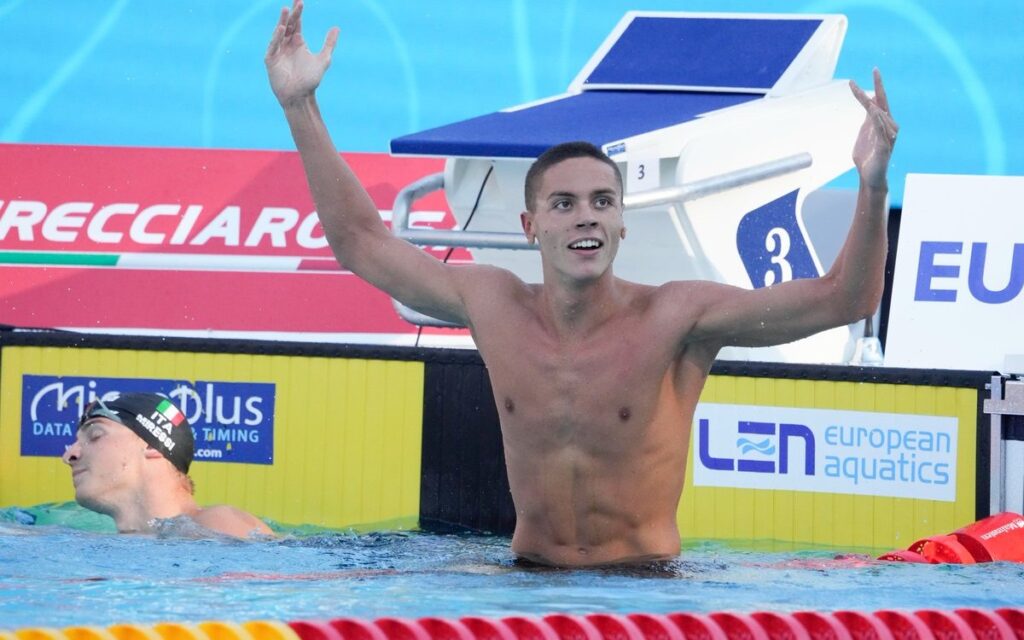 Supera David Popovici el récord mundial de César Cielo en los 100 metros libres | Video