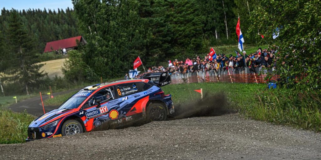 Tänak gana por tercera vez en Finlandia, Rovanperä más cerca del título