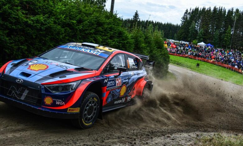 Tänak lidera el Rally de Finlandia y Rovanpera marcha cuarto a 20 segundos