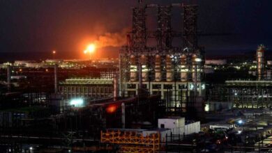 Tres consejeros de Pemex votaron contra nuevo plan de gastos de Dos Bocas: Bloomberg
