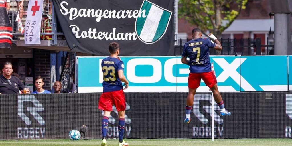 Triunfo austero del Ajax para seguir líder