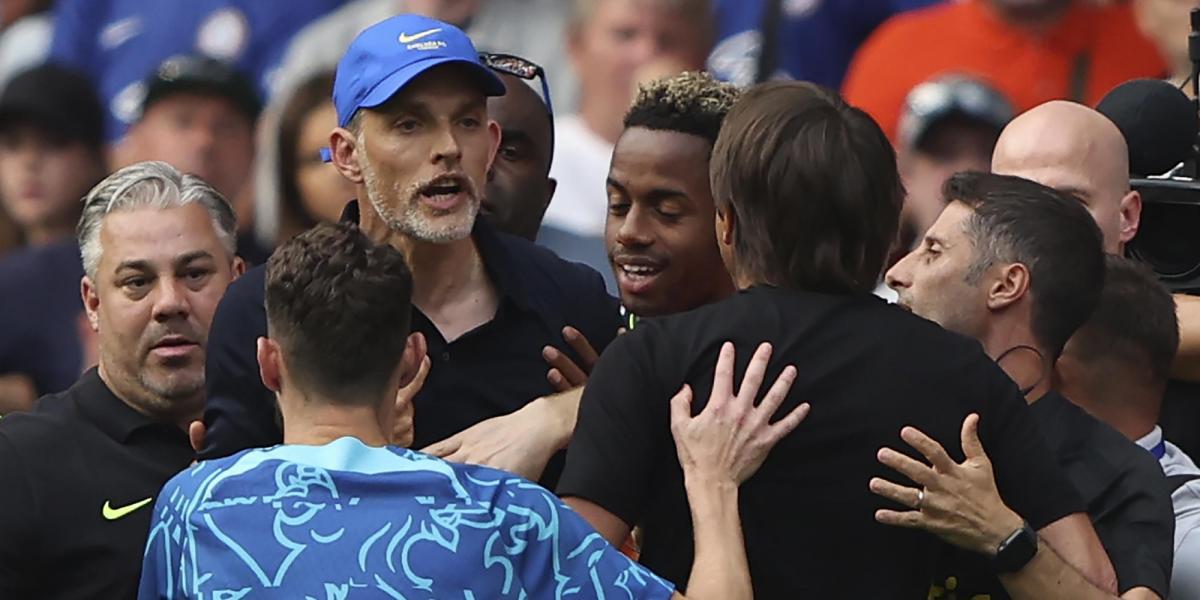 Tuchel y Conte, castigados por su trifulca