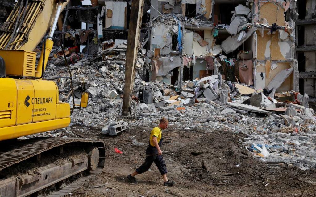 Ucrania repele ataques en tres frentes… Rusia destruye depósitos de misiles y combustible