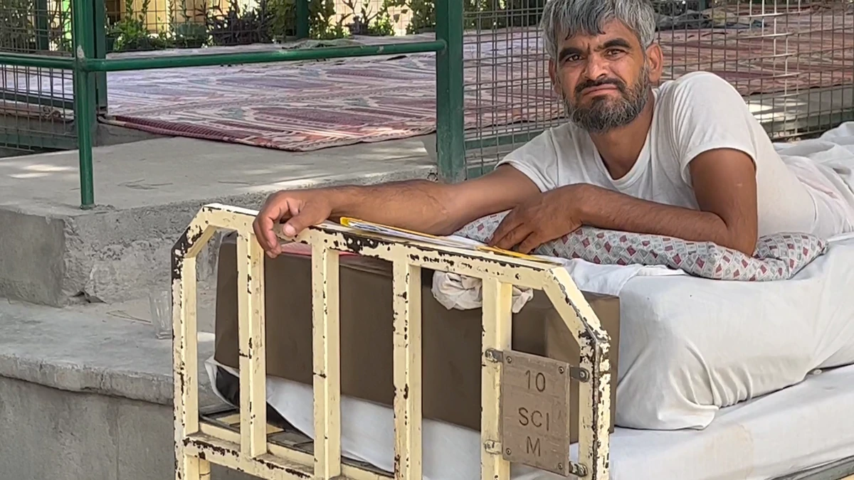 Un hospital ajeno a los talibanes en Afganistán