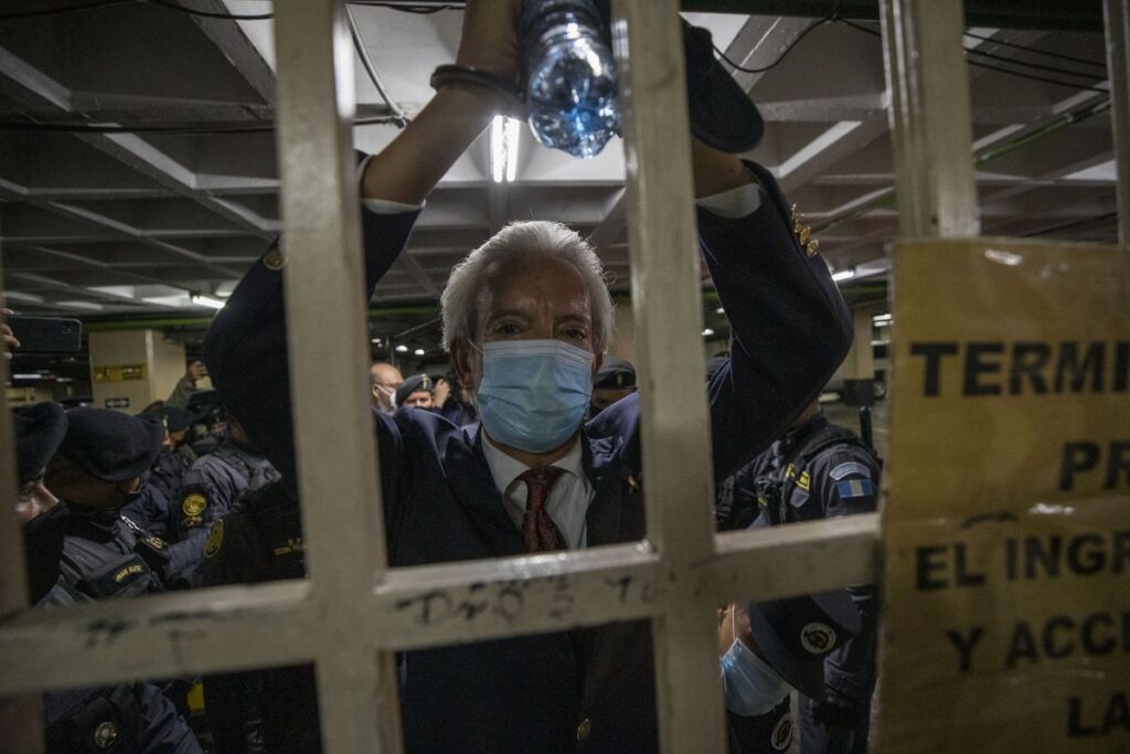 Un juez de Guatemala envía a prisión preventiva al periodista crítico José Rubén Zamora