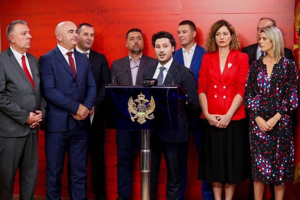 Una moción de censura tumba al Gobierno de Montenegro