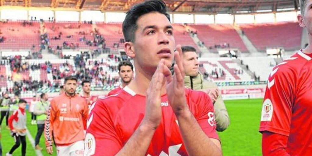 Víctor Meseguer firma por cinco temporadas