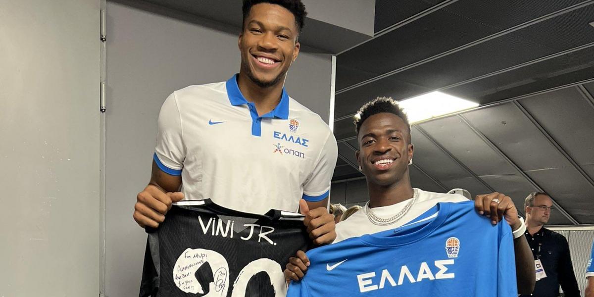 Vinicius y Giannis Antetokounmpo charlaron e intercambiaron camisetas