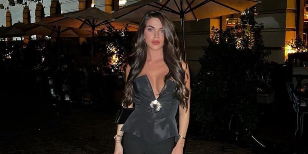 Violeta Mangriñán y su espectacular posado en bikini un mes después de dar a luz