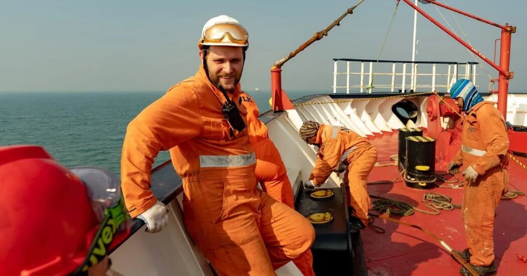 Viviendo uno al lado del otro, los marineros ucranianos y rusos son probados por la guerra