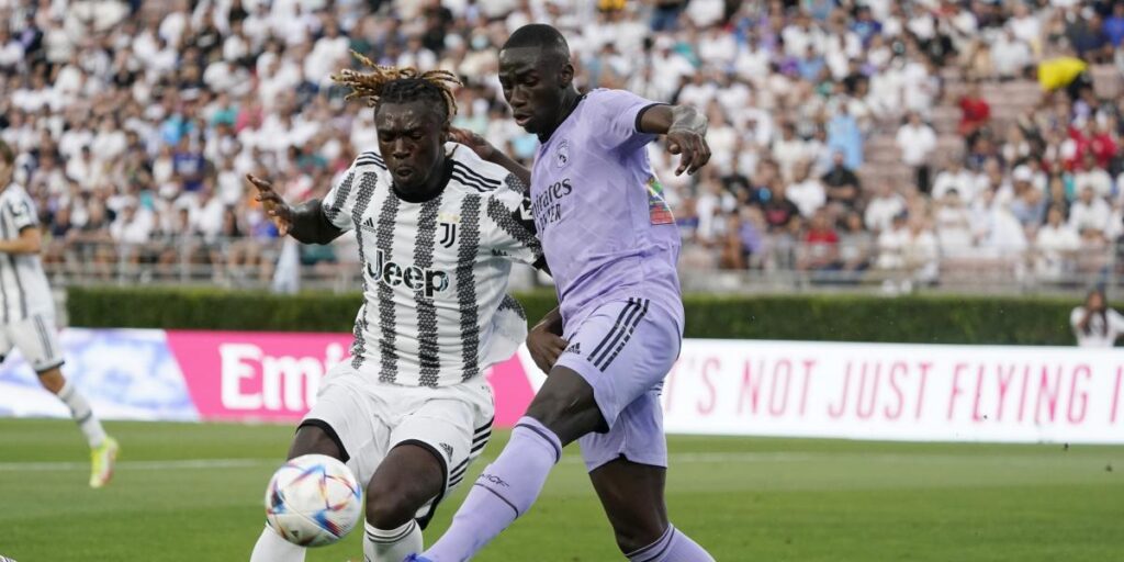 Vlahovic no tuvo descanso por un retraso