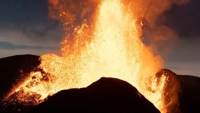 Volcán islandés de Reikiavik entró en erupción, emitiendo gases